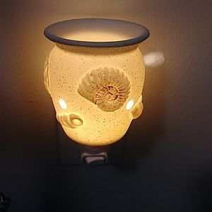 Scentsy Seashells Plug-in Warmer and Squeeze the Day Wax Bar